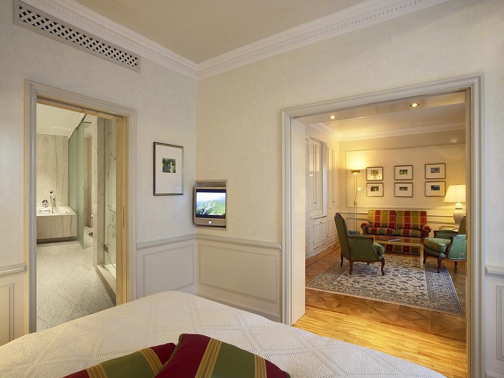 Colombi Hotel Freiburg im Breisgau Dış mekan fotoğraf A suite at the hotel