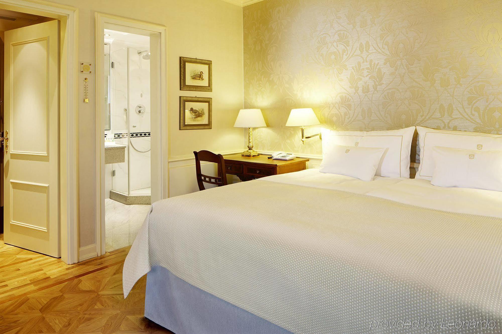 Colombi Hotel Freiburg im Breisgau Dış mekan fotoğraf A room at the hotel