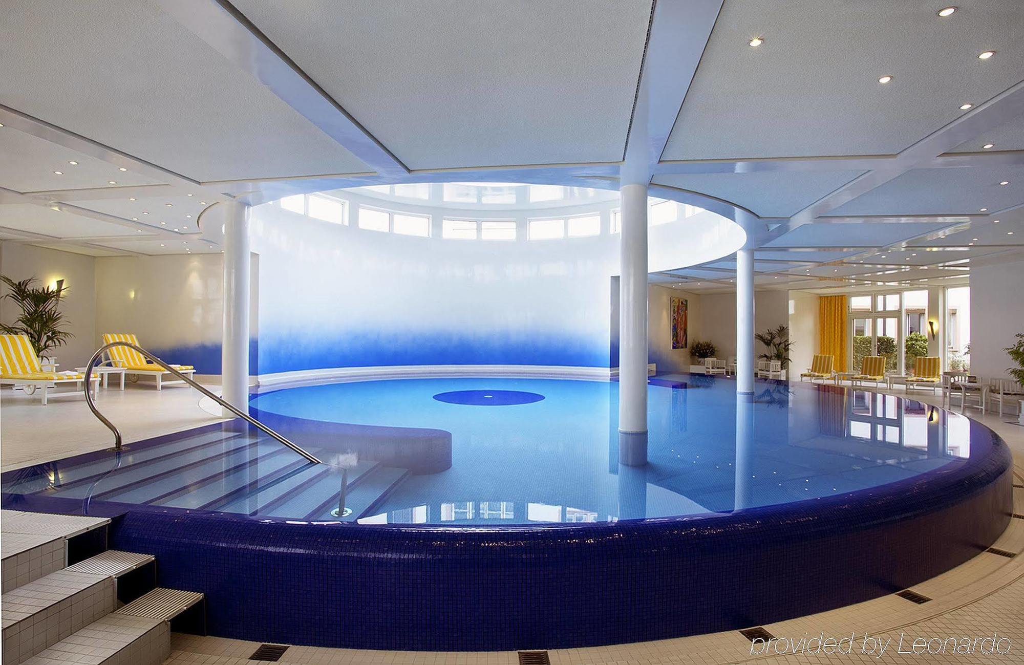 Colombi Hotel Freiburg im Breisgau Konforlar fotoğraf The pool at the Hotel de la Paix